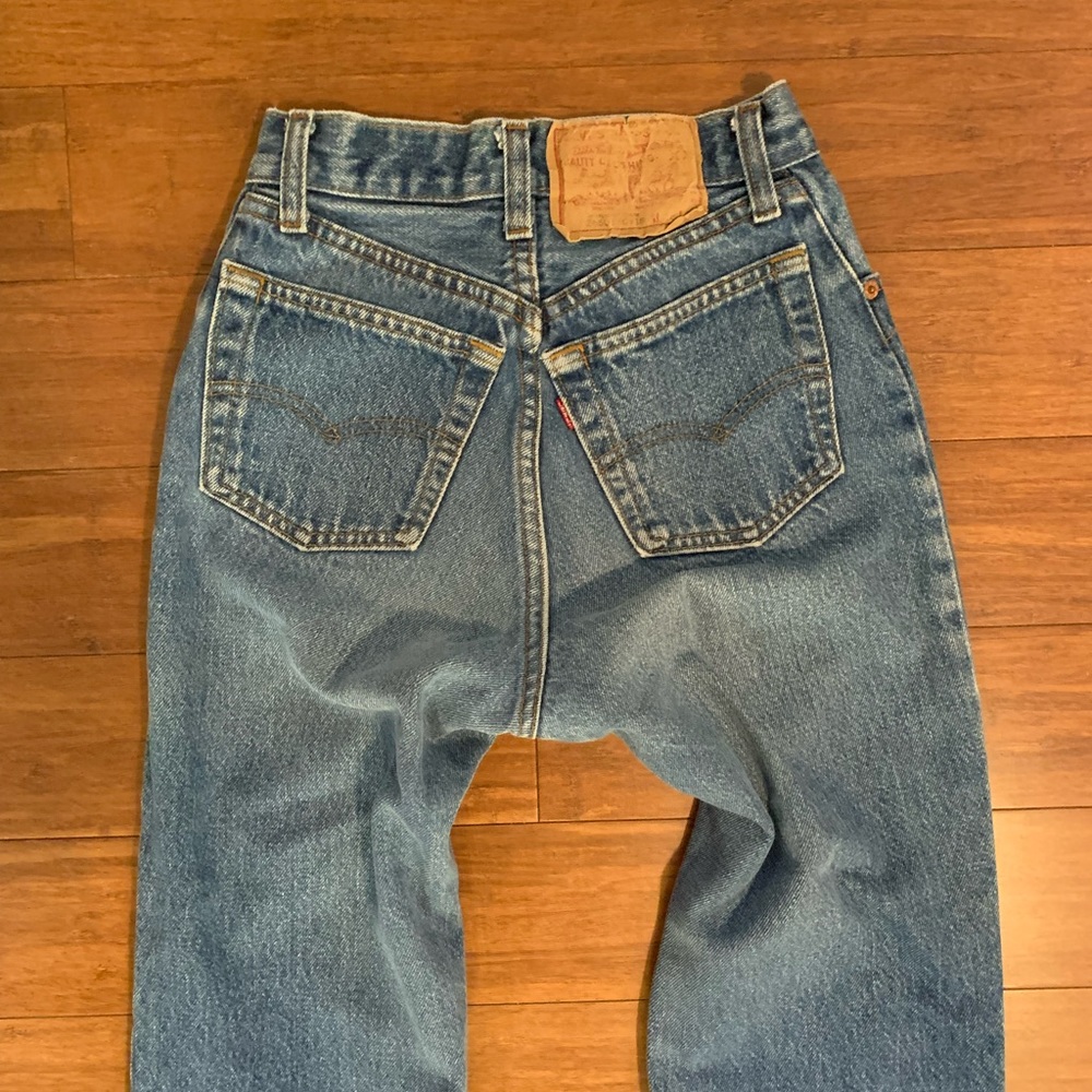 Most flattering vintage Levi’s blight at Venice flea